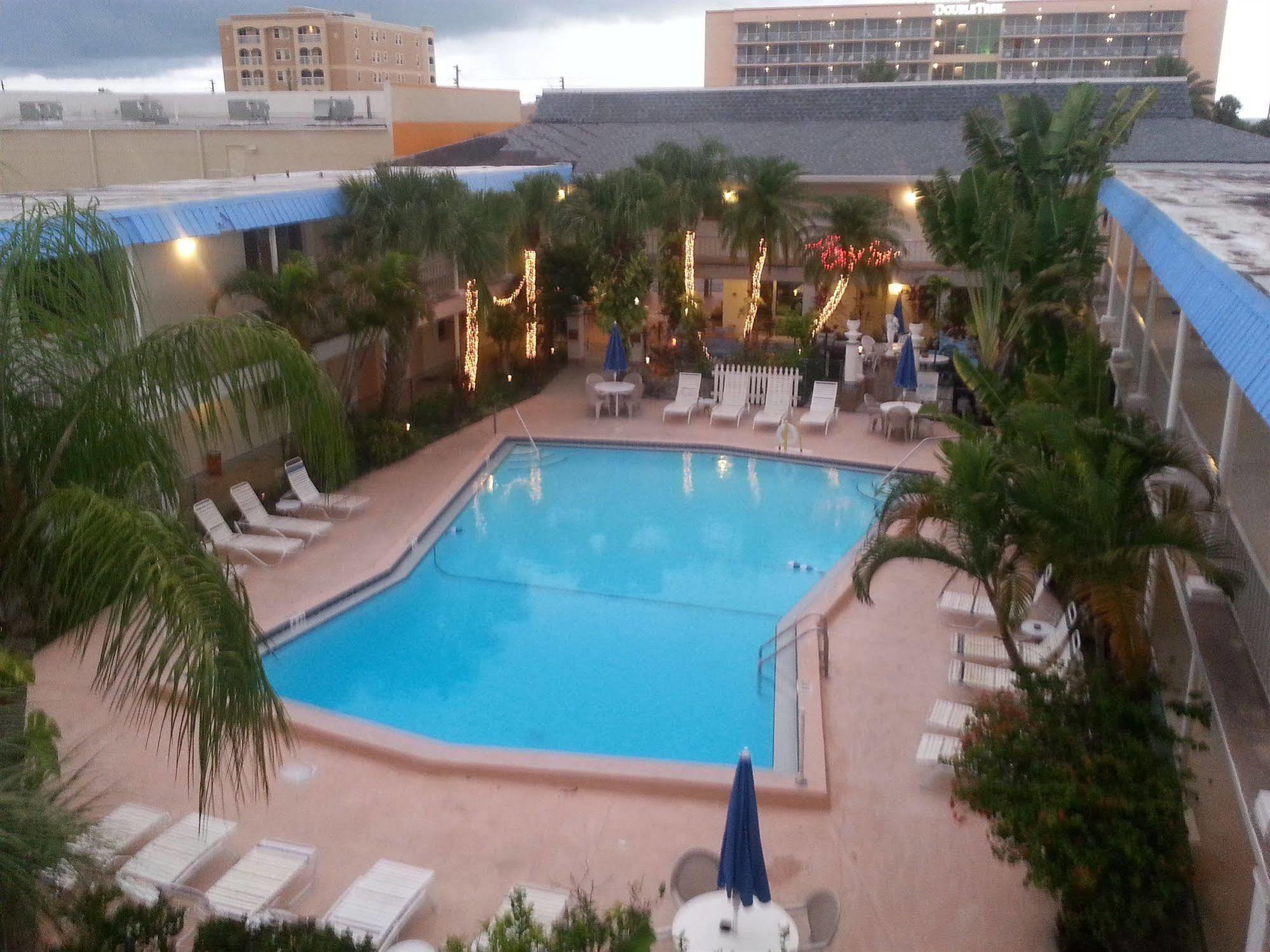 Island House Resort Hotel Сейнт Пийт Бийч Екстериор снимка
