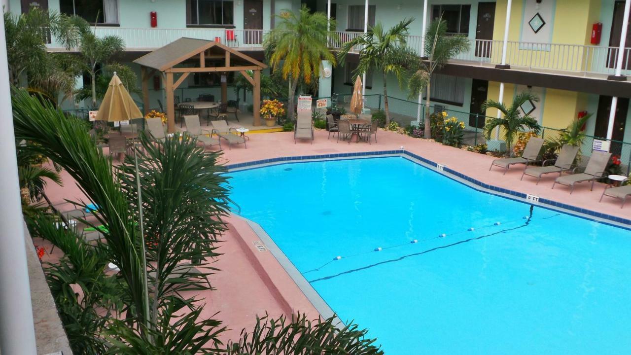 Island House Resort Hotel Сейнт Пийт Бийч Екстериор снимка